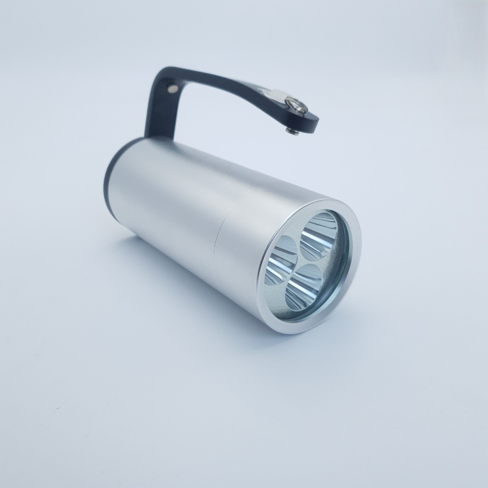 lampe-torche-led-argentee-avec-poignee-ATEX-certifiee-iecex Lampe Torche ATEX GYD7101 Rechargeable IP68 Zones 1 2 21 22 Maroc