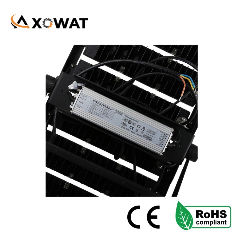 Projecteur LED ETD-MZ 250W AXOWAT IP66-1 Projecteur LED ETD-MZ 250W AXOWAT IP66 30 000 lumens pour éclairage industriel extérieur